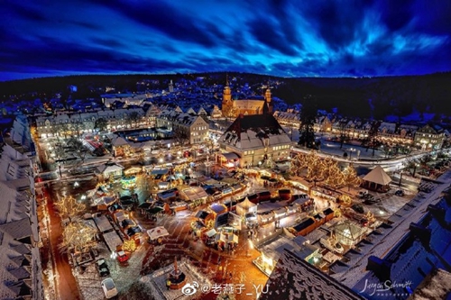 德国最大集市广场的圣诞市场